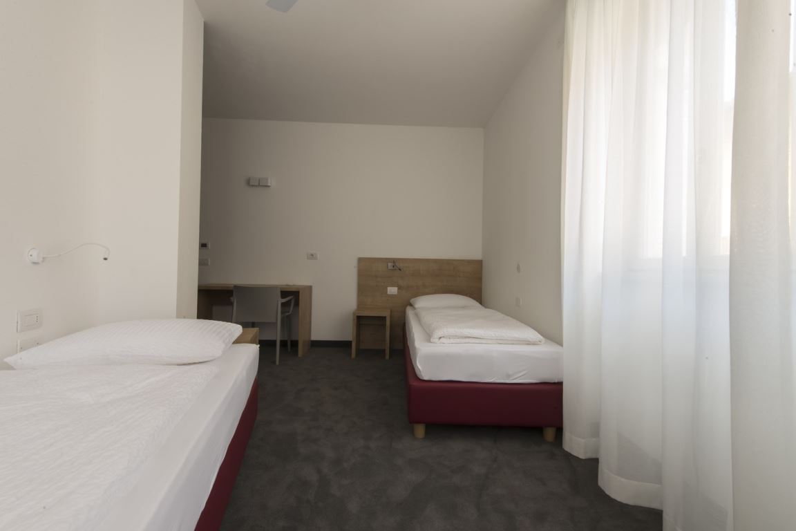 <i>Doppelzimmer</i><span>1 Doppelzimmer mit zwei Einzelbetten</span>